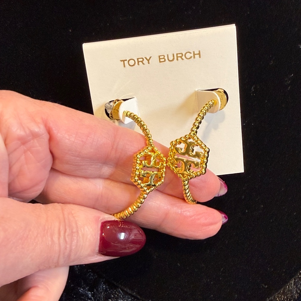 TORY BURCH MILGRAIN HEX HOOP EARRINGS GOLD TONE - Picture 1 of 5